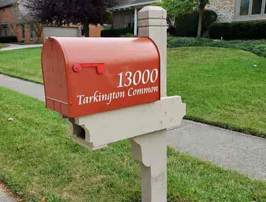 Custom Vinyl Mailbox Lettering