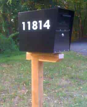 Lettering for a mailbox