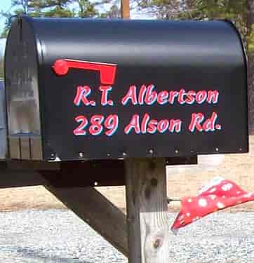 Custom vinyl mailbox lettering