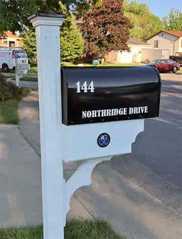 Custom mailbox lettering