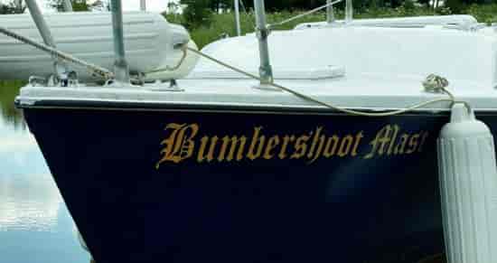 Custom vinyl boat lettering