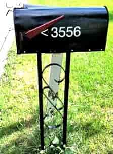 Custom vinyl numbers on a mailbox
