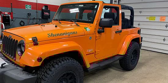 Custom Vinyl Lettering for Jeep Custom Vinyl Lettering for Jeep