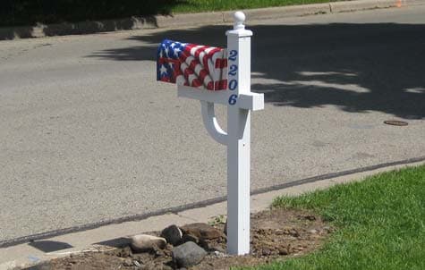 Vertical Lettering on a Mailbox Post Vertical Lettering on a Mailbox Post
