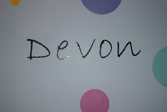 Lettering to personalize a bedroom wall Lettering to personalize a bedroom wall