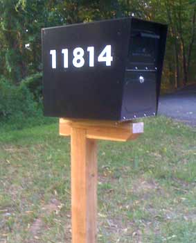 Lettering for a mailbox