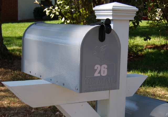 Vinyl Address Numbers on a Mailbox Vinyl Address Numbers on a Mailbox