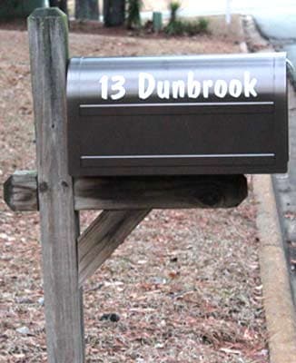 Custom mailbox lettering