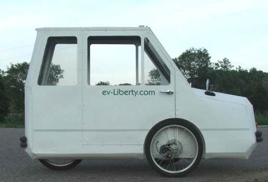 Custom lettering on a velomobile Custom lettering on a velomobile