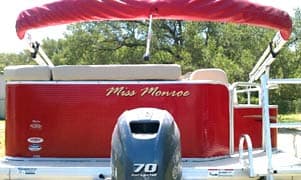 Boat name in vinyl lettering