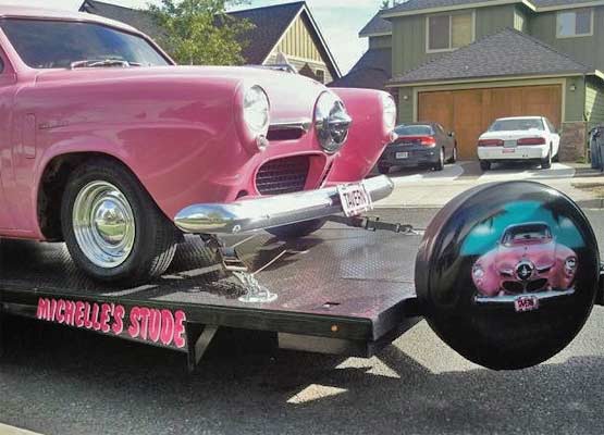 Custom lettering on a trailer.