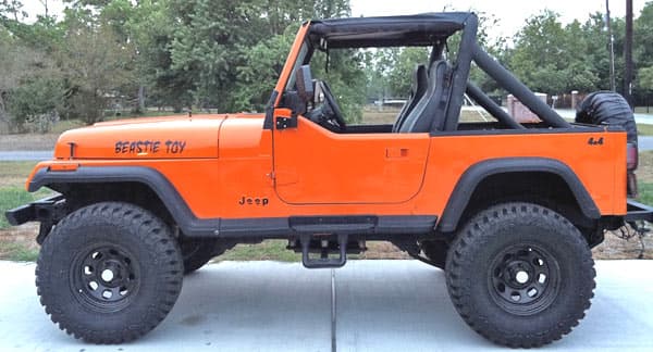 Custom lettering on a Jeep.