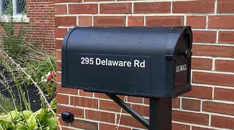 Custom Vinyl Mailbox Lettering