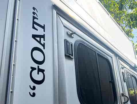 Cusotm Vinyl Trailer Lettering