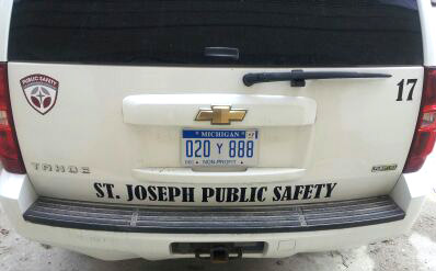 Vinyl lettering on an SUV Vinyl lettering on an SUV