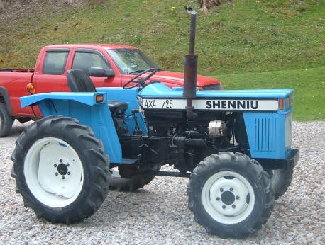 Vinyl Letters on a Farm Tractor Vinyl Letters on a Farm Tractor
