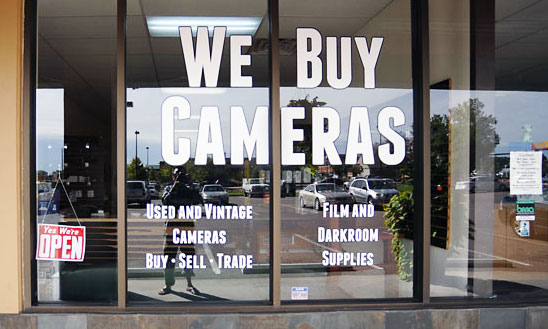 Custom Vinyl Letteirng and Decals For Storefront Window Custom Vinyl Letteirng and Decals For Storefront Window