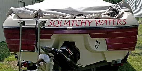 Lettering on a Mariah boat Lettering on a Mariah boat