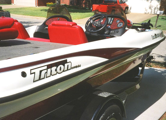 Custom lettering on a boat Custom lettering on a boat
